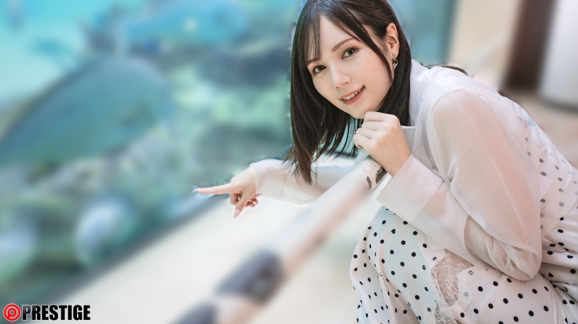 外で見せる、親しみやすい笑顔の涼森れむ
