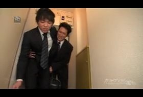 夫の目の前で妻が２
